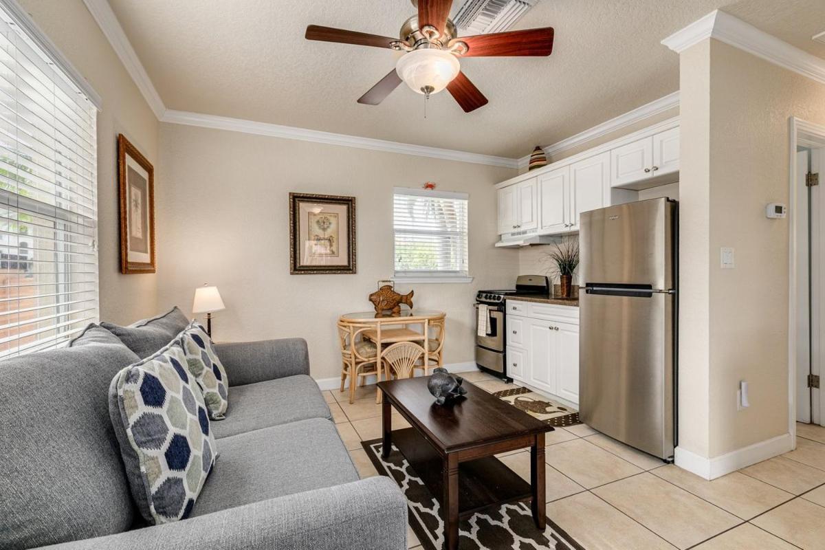 Walkable To Restaurants And Steps To The Beach! - Coconut Villa'S Suite 10 St. Pete Beach Exterior foto