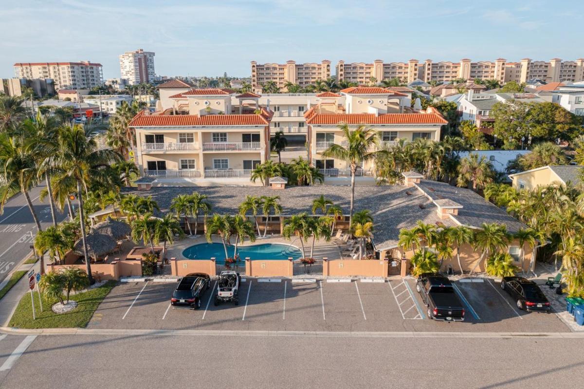 Walkable To Restaurants And Steps To The Beach! - Coconut Villa'S Suite 10 St. Pete Beach Exterior foto