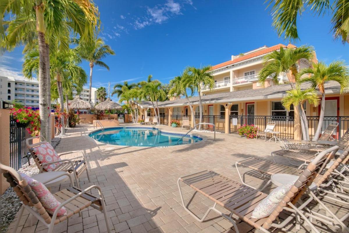 Walkable To Restaurants And Steps To The Beach! - Coconut Villa'S Suite 10 St. Pete Beach Exterior foto